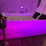 B&B Mirror Colosseo Jacuzzi 로마