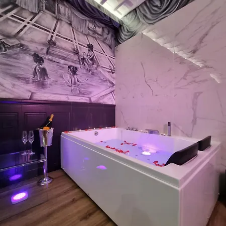 Mirror Colosseo Monti Con Jacuzzi 4* Rome