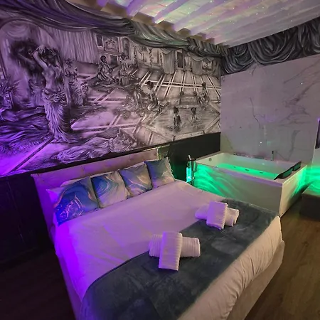 Mirror Colosseo Monti Con Jacuzzi Bed & Breakfast 4*