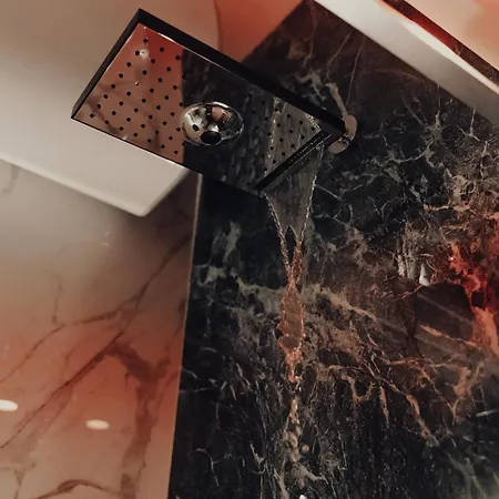 Mirror Colosseo Monti Con Jacuzzi Bed & Breakfast