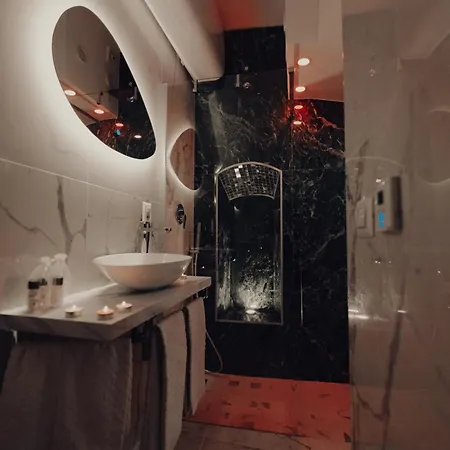 Mirror Jacuzzi Colosseo Monti *