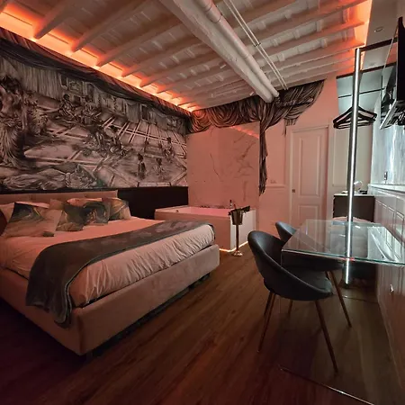 Mirror Colosseo Monti Con Jacuzzi 4*