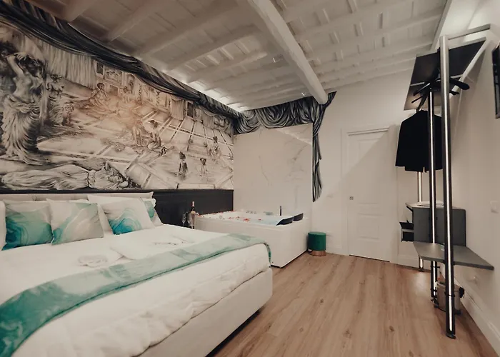 Mirror Colosseo Monti Con Jacuzzi 4* Rzym