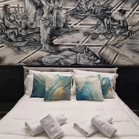 Mirror Colosseo Jacuzzi Bed & Breakfast 4*